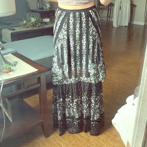 bcbgmaxazria black floral comb ziata maxi skirt